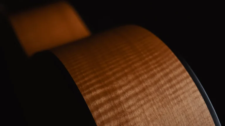 Entretien du bois massif d’une guitare