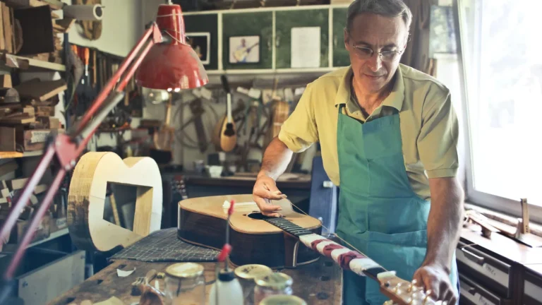 Construction d’une guitare acoustique : éléments et matériaux