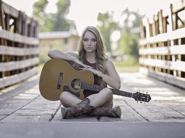 Parlor et small-body pour le fingerstyle : guide de choix