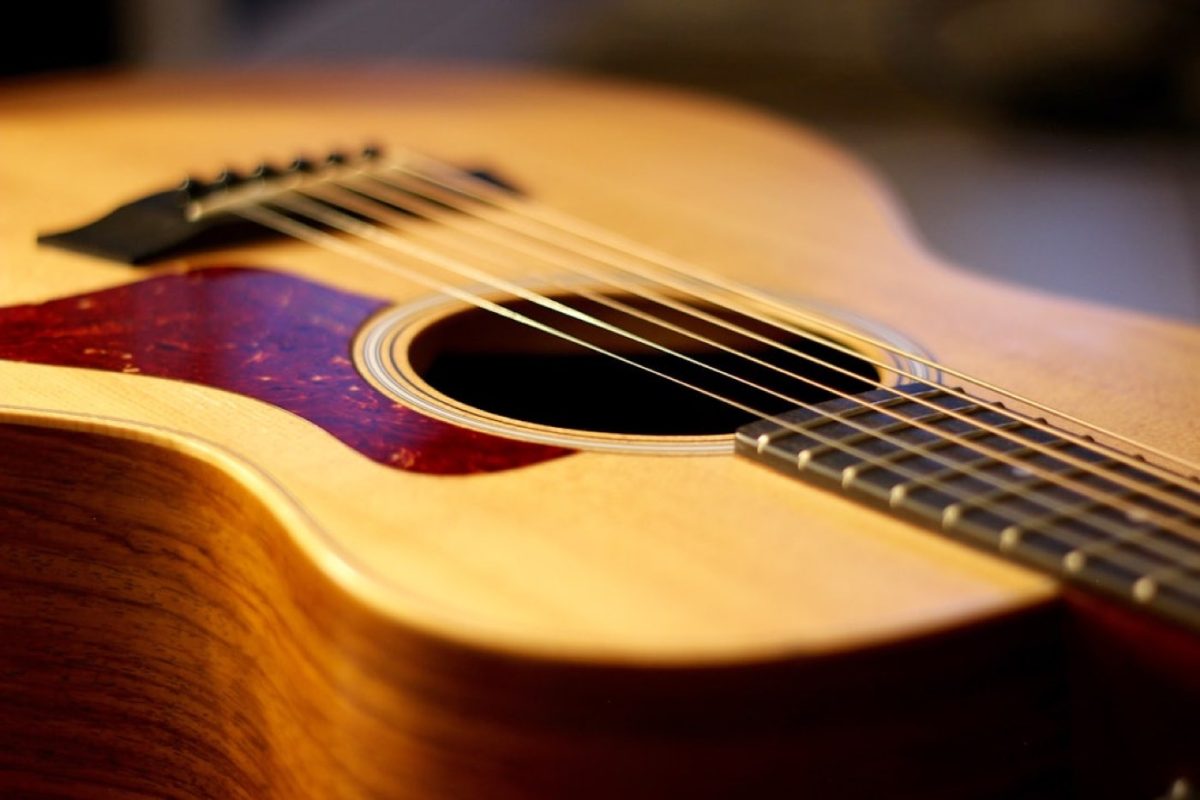 Réglage de l'action et de l'intonation d'une guitare acoustique