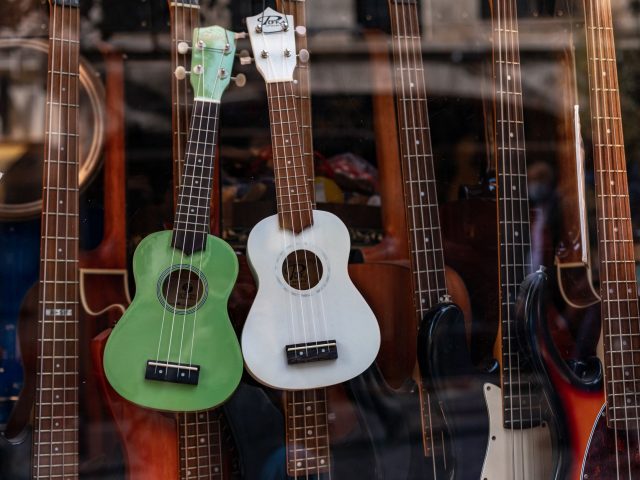 Voyager avec votre guitare : conseils pour les musiciens en déplacement