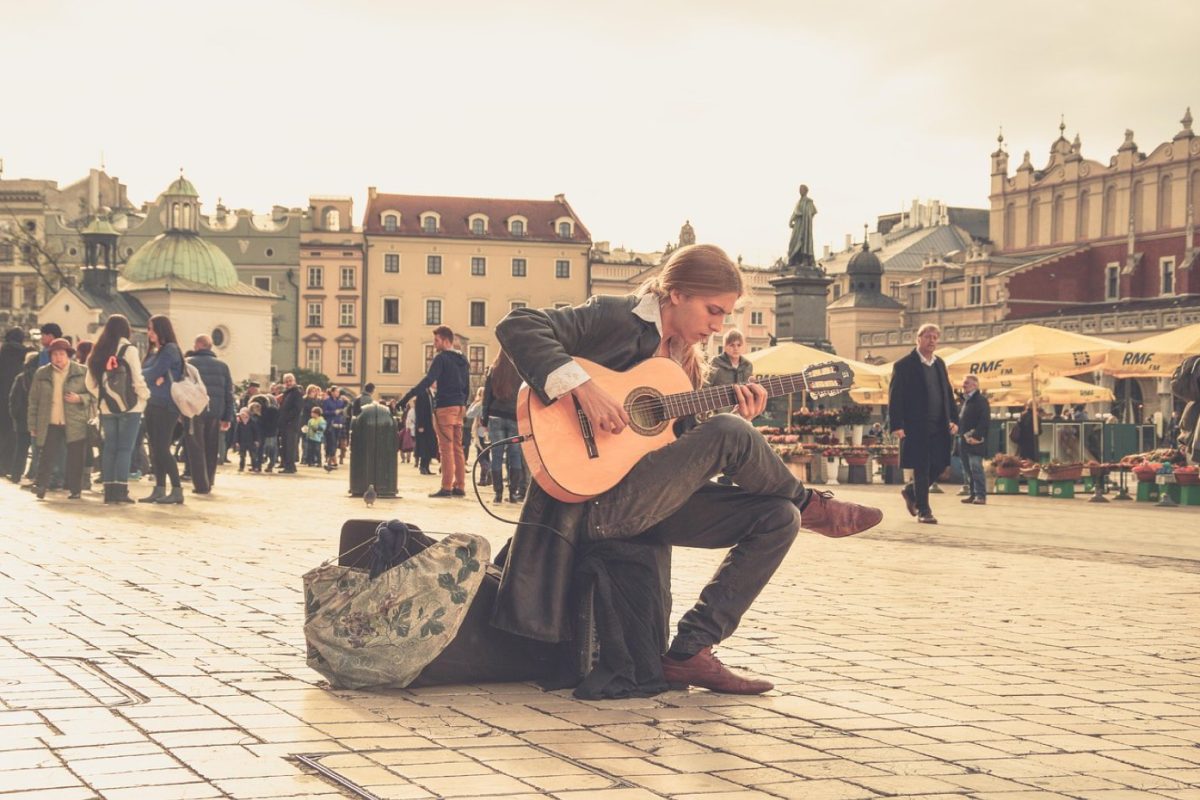 Bois massif ou contreplaqué pour guitare acoustique