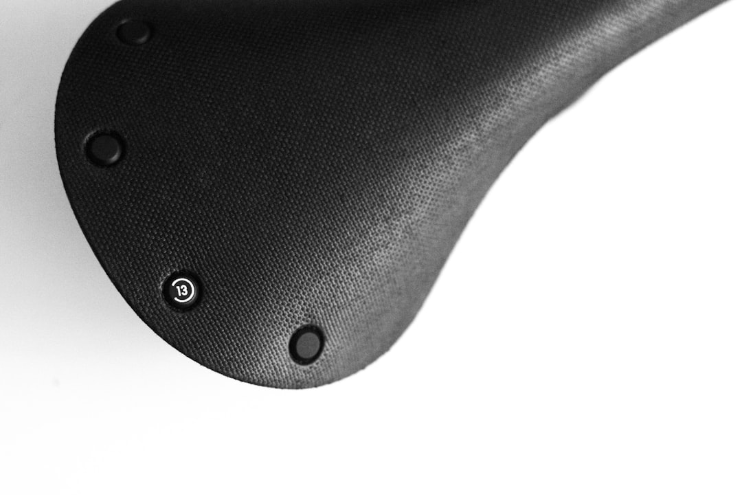Sillet et selle — os, Tusq et laiton comparés
