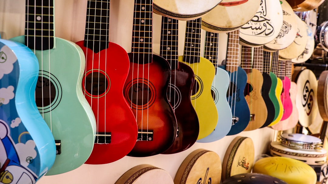 Meilleures cordes pour guitare acoustique : guide et critères