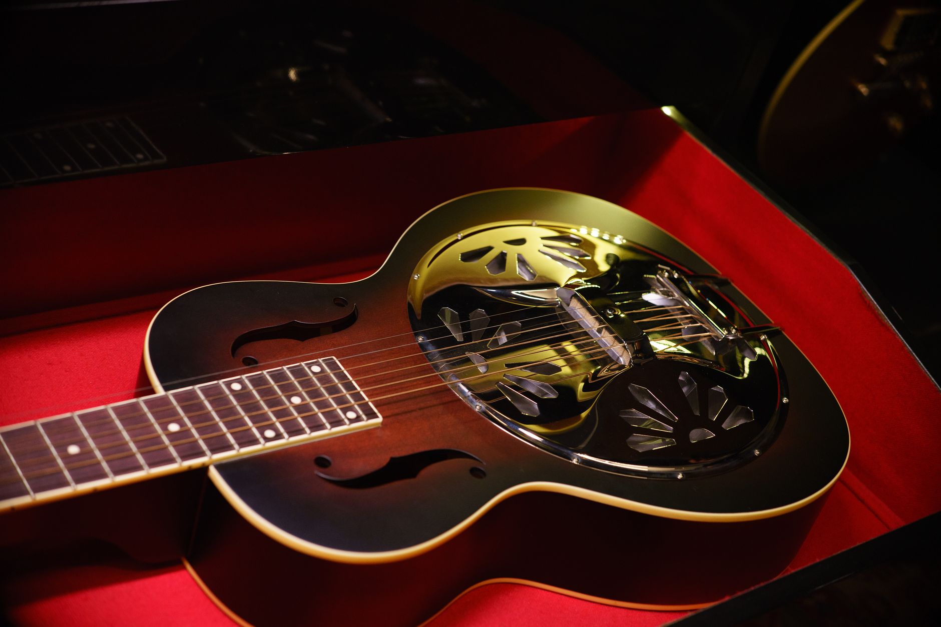Comment entretenir votre guitare acoustique pour éviter les dégâts