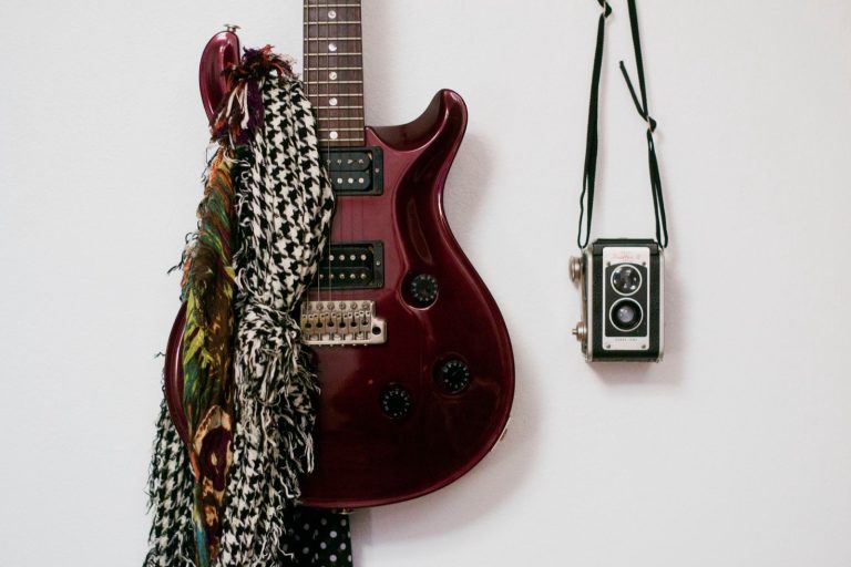 Krama du Cambodge : le foulard tissé main qui voyage avec la guitare